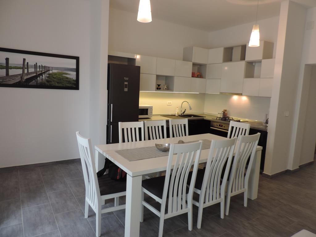 Apartments Lori Биоград на Мору Стая снимка
